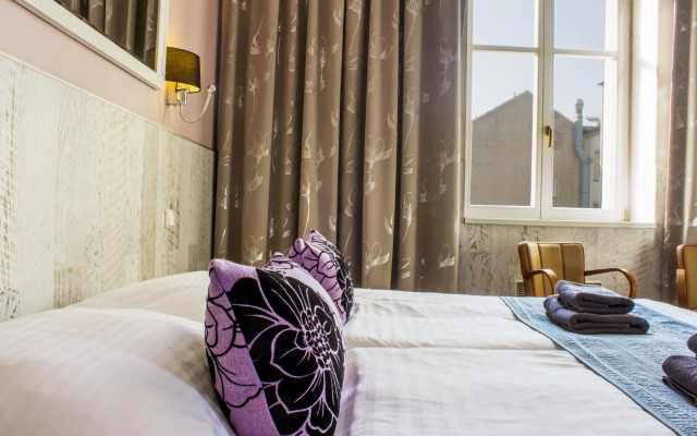 Royal Court Hotel