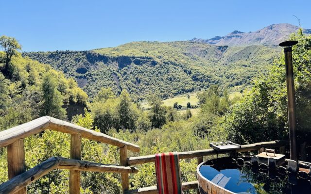 Cabañas entre montañas con tinajas calientes