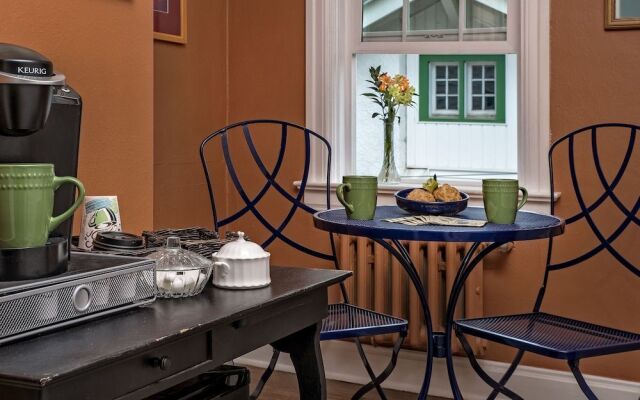 Baker City Blue Door Inn