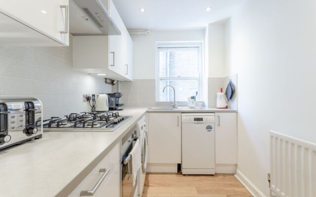 Comfortable 2 Bedroom Apartment By Earls Court