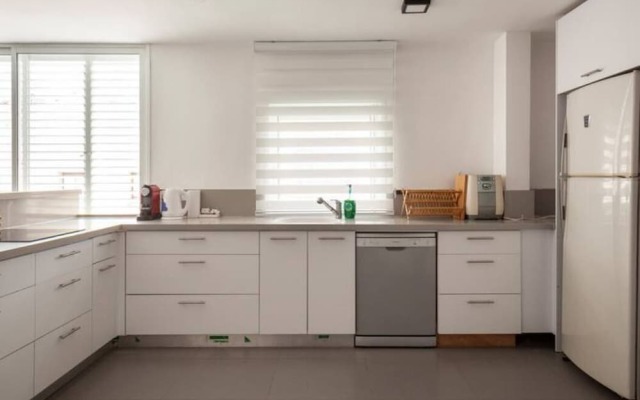Amazing APT Bat-Yam Near Beach