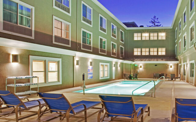 Holiday Inn Express Hotel & Suites Santa Cruz by IHG