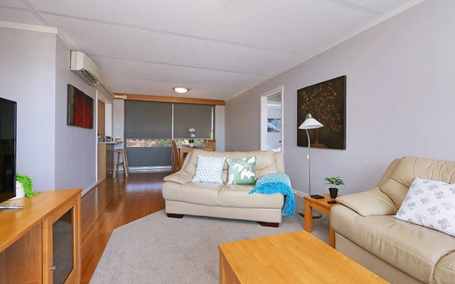 Sophisticated 2 Bedroom Apartment Close To CBD
