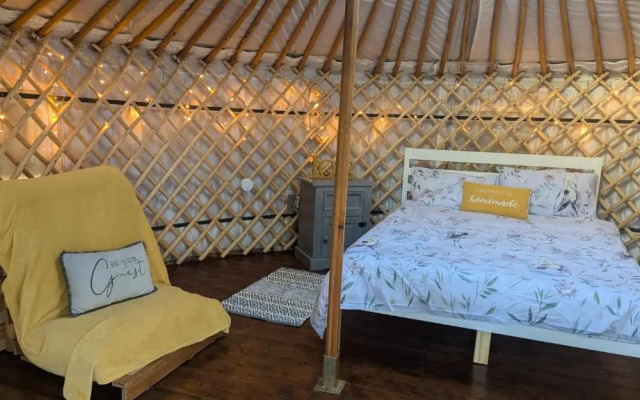 Love2Yurt