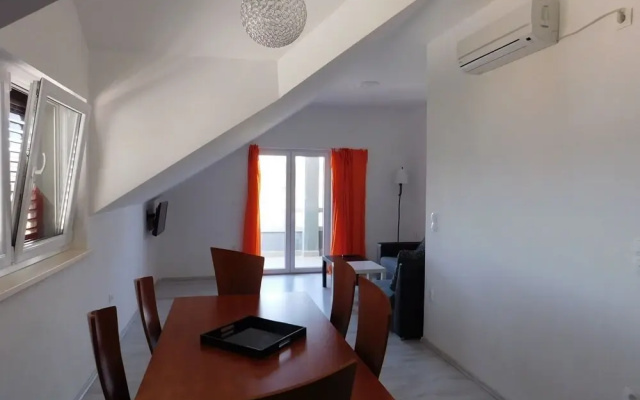 Coloured - Apartments on Island - A4 - Bijeli :