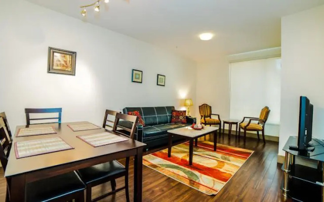 The Hollywood Sunny Apartment