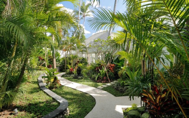 Limitless Jungle Villas Complex, 5 BR, Ubud With Staff
