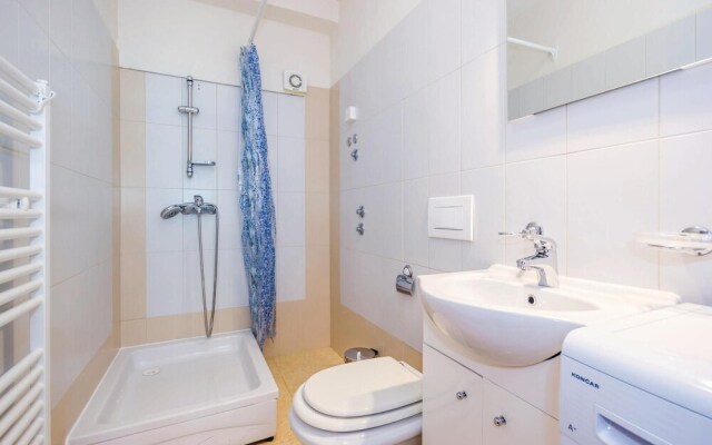 Beautiful Home in Icici With Wifi and 3 Bedrooms