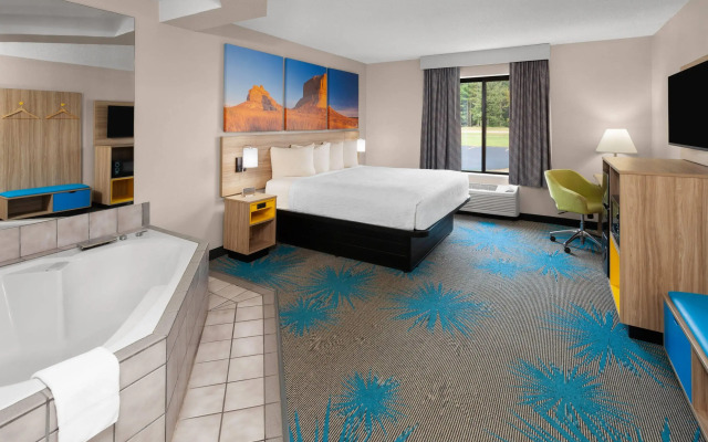 Days Inn by Wyndham Eagle River