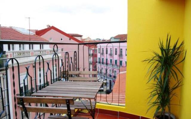 Lisbon Sloped Ceiling Apartment