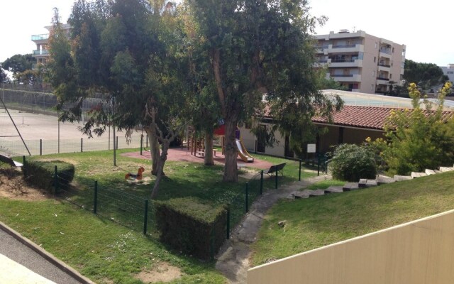 Studio in Saint-laurent-du-var, With Pool Access, Enclosed Garden and