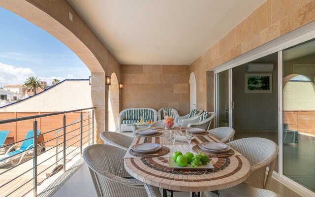 4 Bedroom Villa With Pool In The Channel Of Empuriabrava