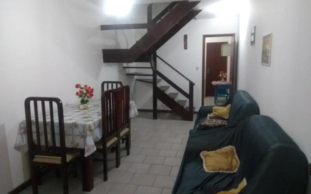 Casa com 2 quartos em condomínio