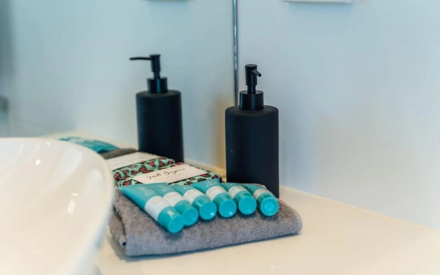 Blue Moon at Watson - Wifi - Gym - Pool - Cafe