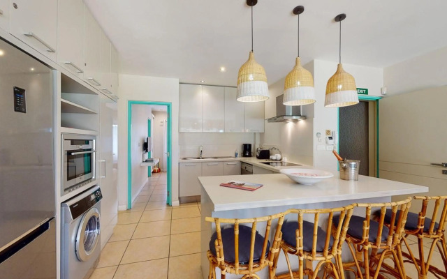 Bon Azur Beachfront Suites & Penthouses with LOV