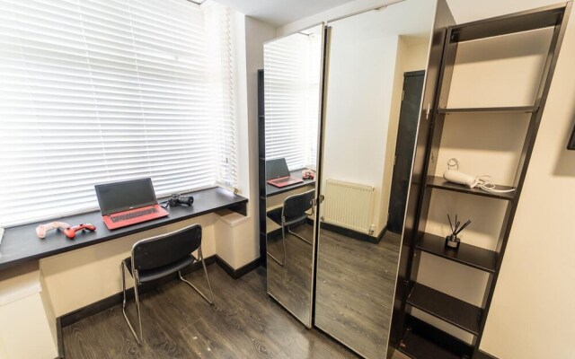 Ground Floor Studio Close to the City!