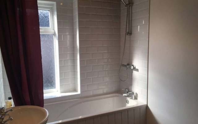 Cv21 3SG Whole 2-bed House in Rugby
