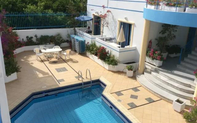 Nana Hotel