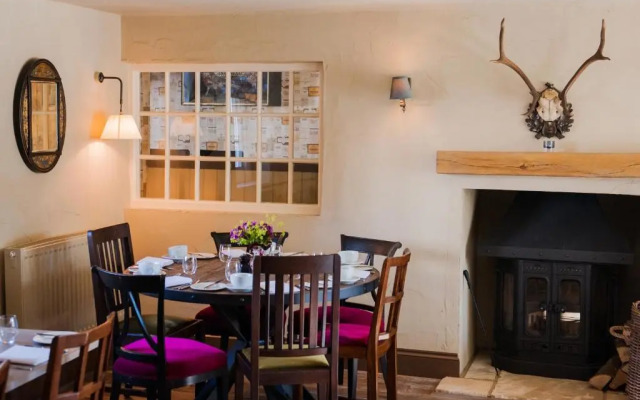 The White Hart, Overton