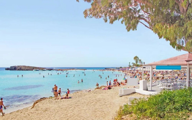 Cleopatra Paralimni in Paralimni