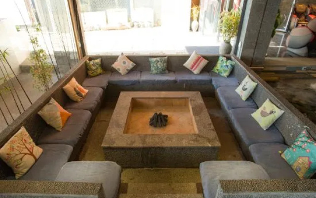 Puyue Lake-view Holiday Hotel