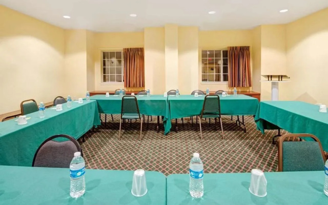 Days Inn and Suites Plano Medical Center Dallas