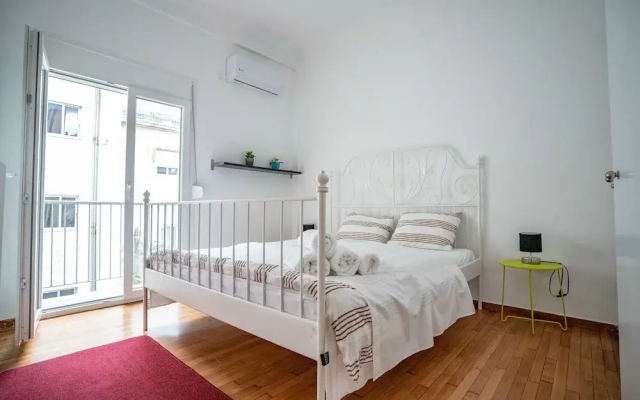 Larisis train station 1 bedroom flat for 2 persons