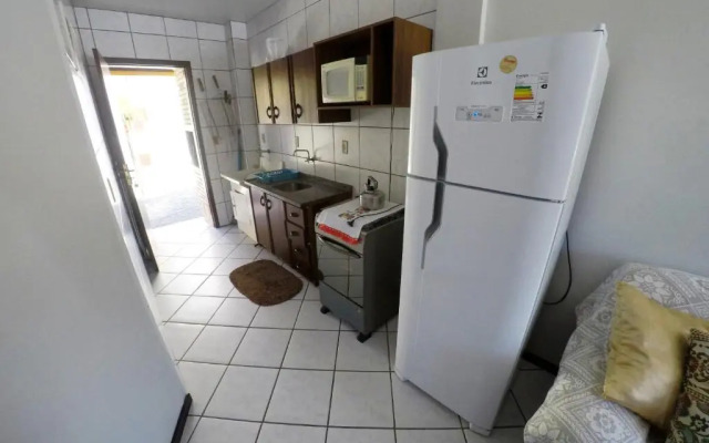 Ap 7 pessoas-1 quadra do mar, na avenida de Bombas