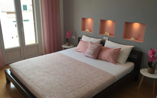 Nikola M - 2 Bedrooms - A4