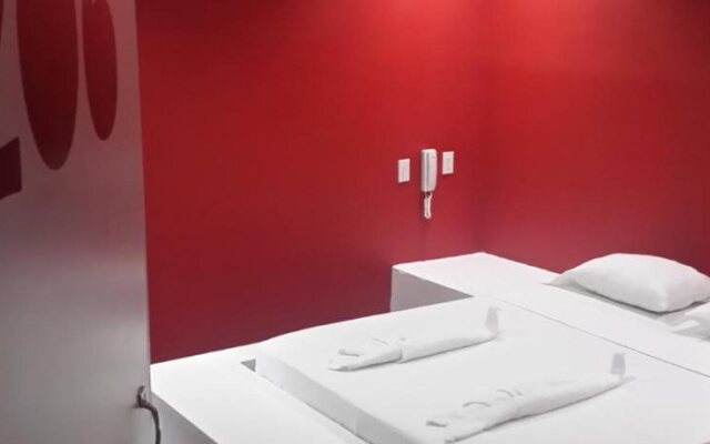 Hotel Red Room