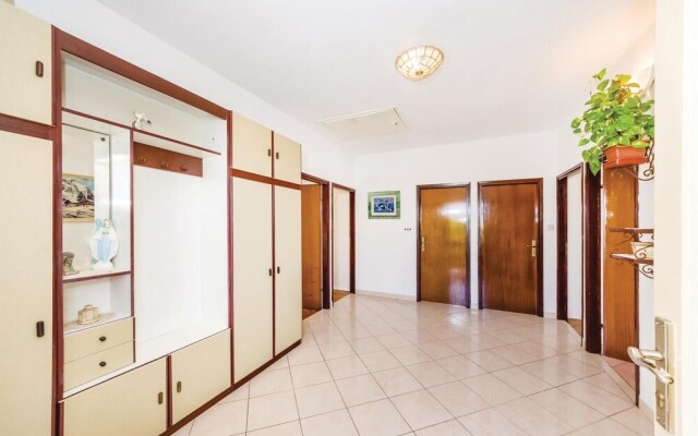 Nice Home in Sukosan With Wifi and 6 Bedrooms