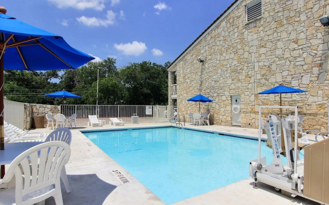 Motel 6 Austin, TX - Central Downtown UT