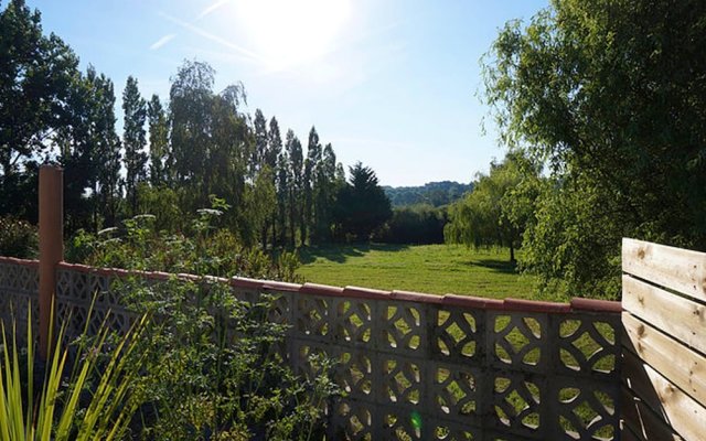 House With 2 Bedrooms in Froidfond, With Pool Access and Furnished Ter