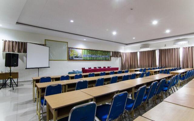Edotel Amanah Hotel Syariah by OYO Rooms
