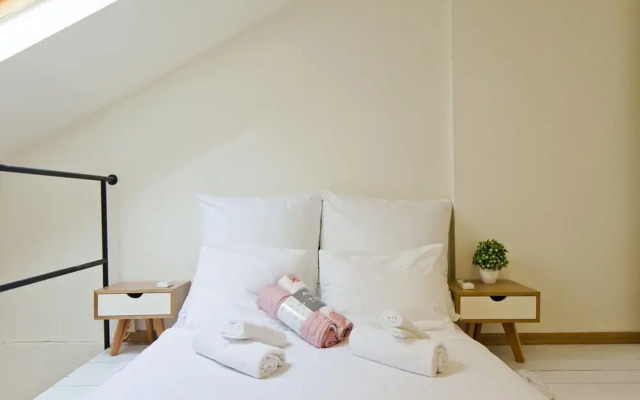 Stylish flat at Rothschild boulevard