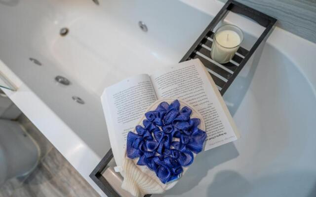 La Casa Suites Windsor