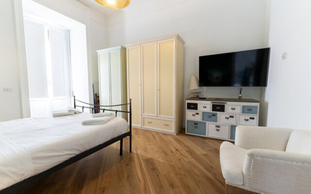 Piazza San Luigi 9 in Naples