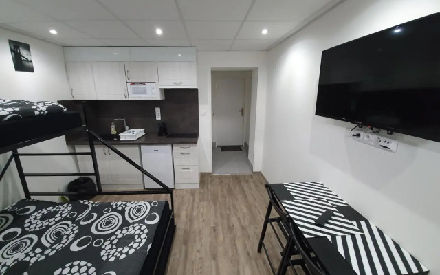 Small Apartments Denisa Business