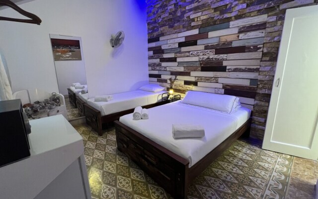 Vapor 156 Boutique Hotel