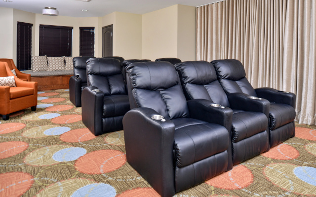 Staybridge Suites Rochester - Commerce Dr NW by IHG