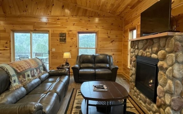 Charming Cabin With an Amazing View! - pet and Motorcycle Friendly! 2 Bedroom Cabin by Redawning