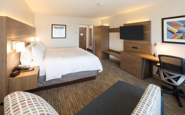 Holiday Inn Express and Suites Kalamazoo West by IHG