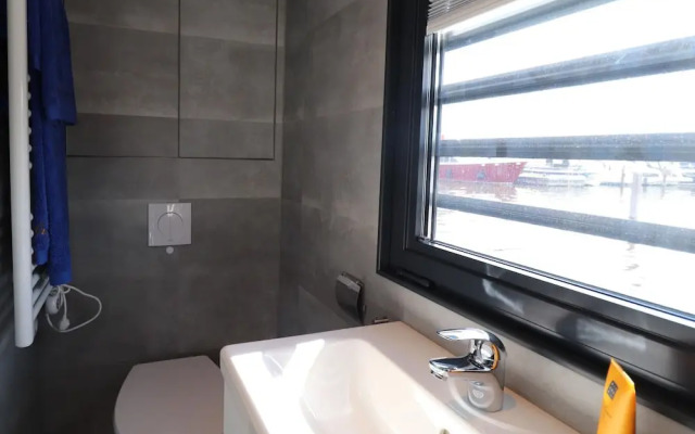 Houseboat in Lemmer With Harbor Views