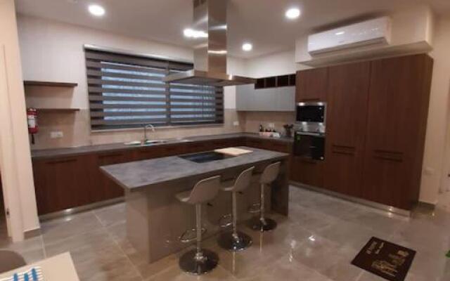 Ocean Blue Apt4 luxurious, modern Apt at Zonqor Pt