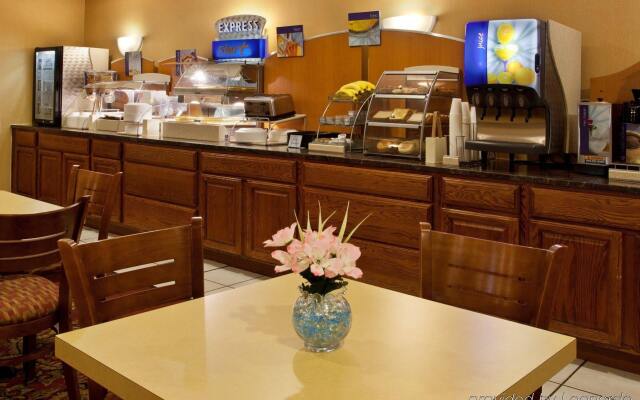 Holiday Inn Express Mt Vernon by IHG