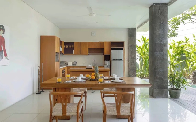 Stunning 2 Br Pool Villa With Rooftop In Seminyak