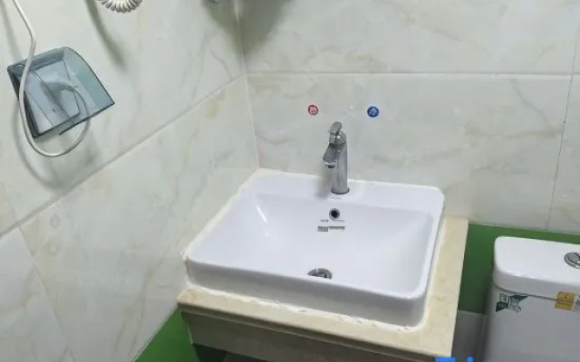 Yongcheng Lizhen shangwubinguan Hotel