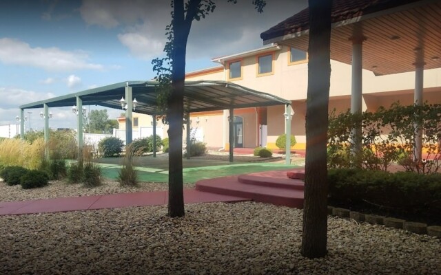 Comfort Inn & Suites At I-74 And 155