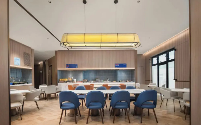 Holiday Inn Express Zhengzhou Garden Road by IHG