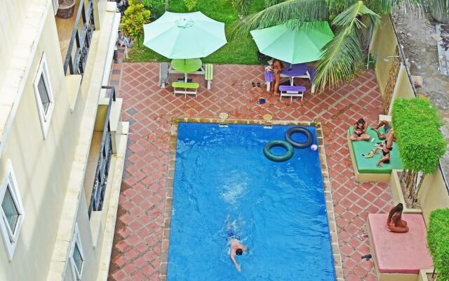 Mad Monkey Hostel Kampot